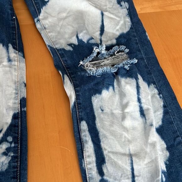 NWT SIZE 11 CLOUDY DAZE BLEACH STRAIGHT LEG JEANS - Picture 4 of 10